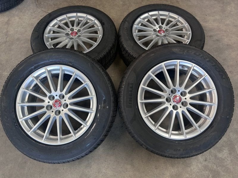 18 inch originele velgen + winterbanden Jaguar E-pace, Autos : Pièces & Accessoires, Pneus et Jantes, Pneus hiver, -, 18 pouces