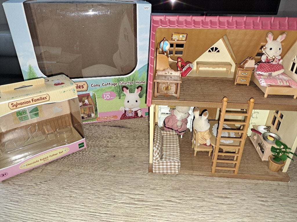 Sylvanian Cosy Cottage starter set + Chocolate father set, Ophalen of Verzenden, Gebruikt, Poppenhuis