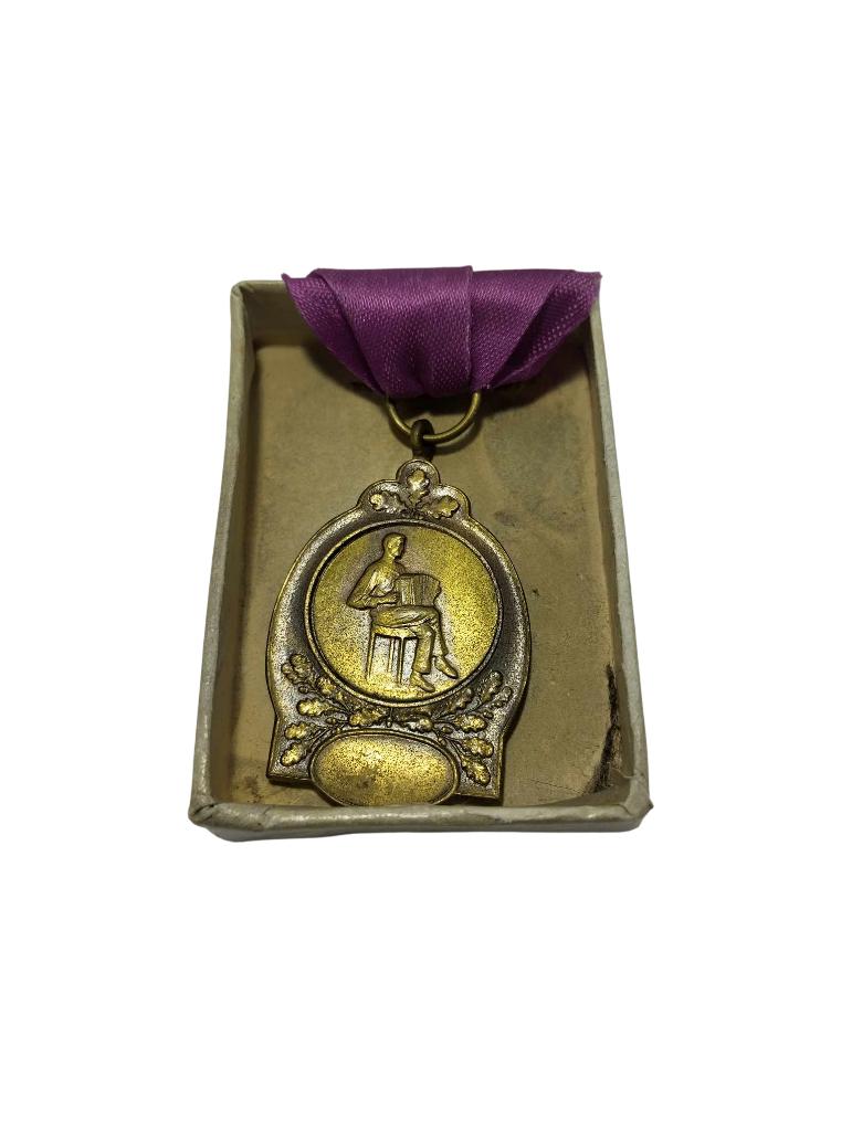 Médaille grand prix d'honneur Auvelais (accordéon) 1967, Enlèvement