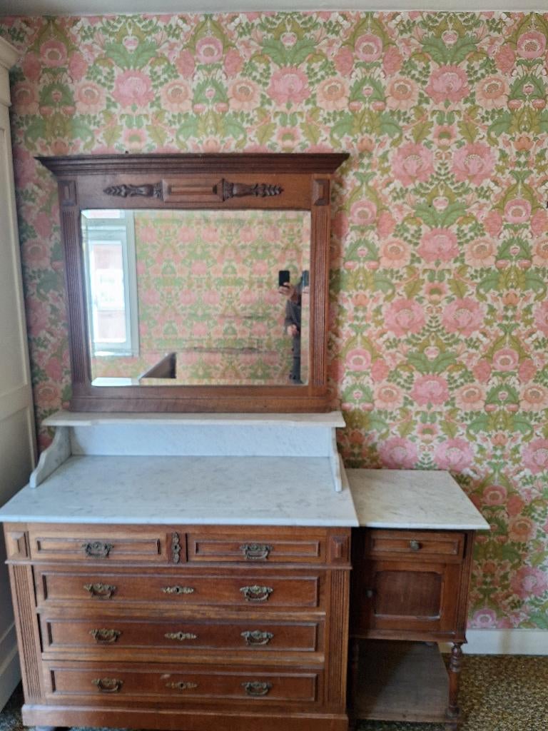 Meuble très ancien, Enlèvement