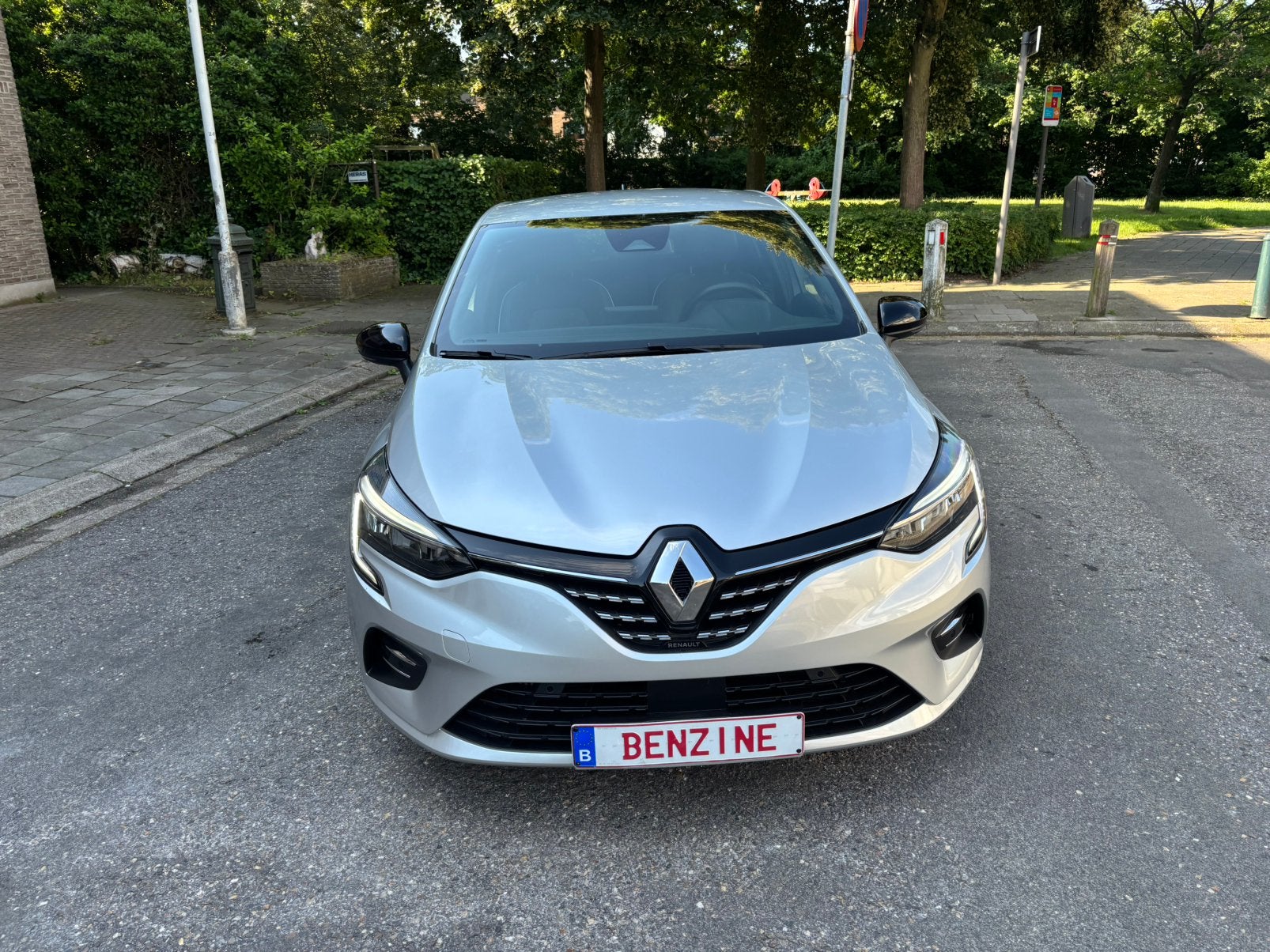 Renault Clio 1.0 benz 15.600km 2023 Carplay garantie, Auto's, Voorwielaandrijving, Testrit aan huis, 4 cilinders, 67 kW