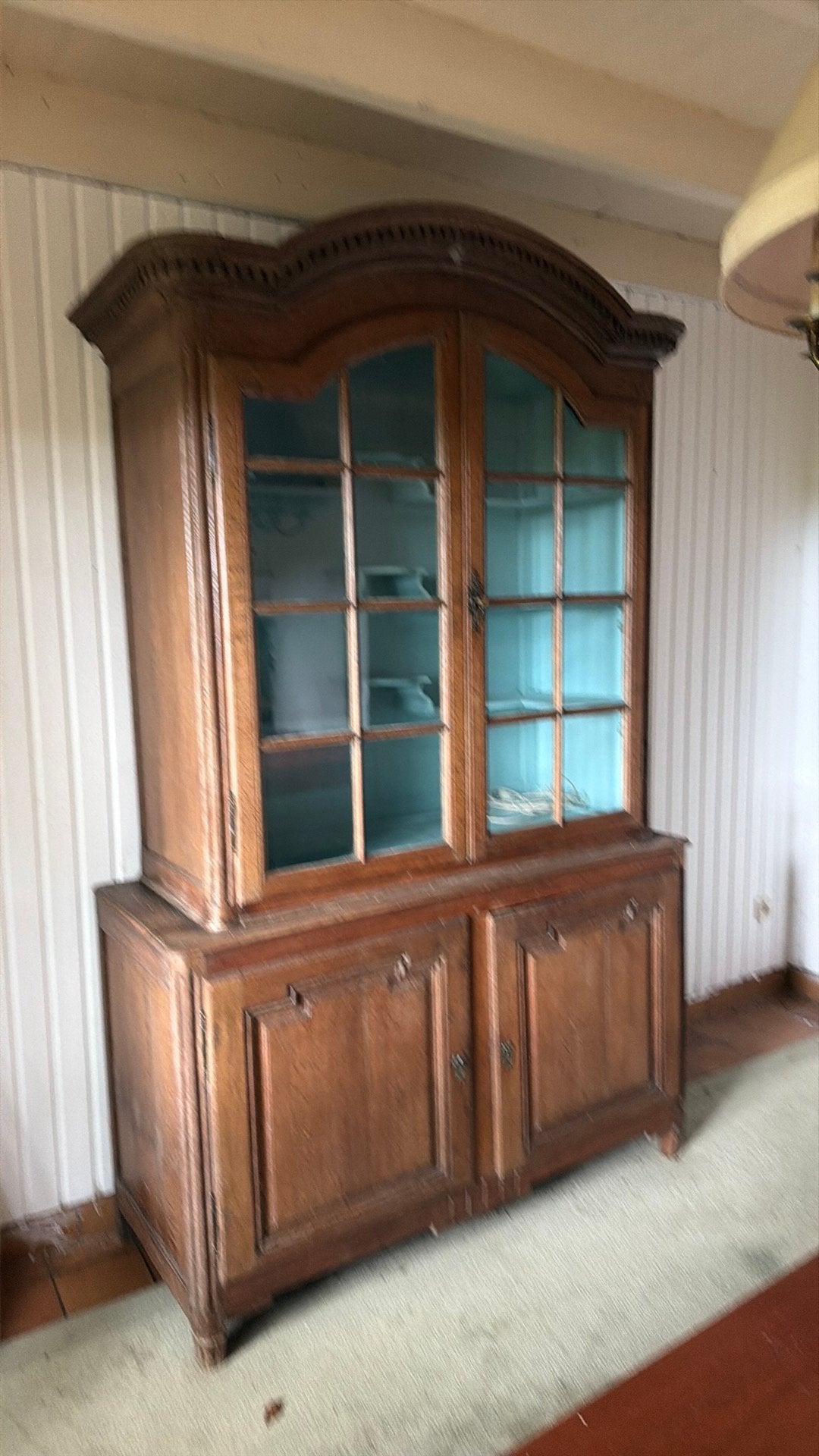 Zeer oude kast, Ophalen