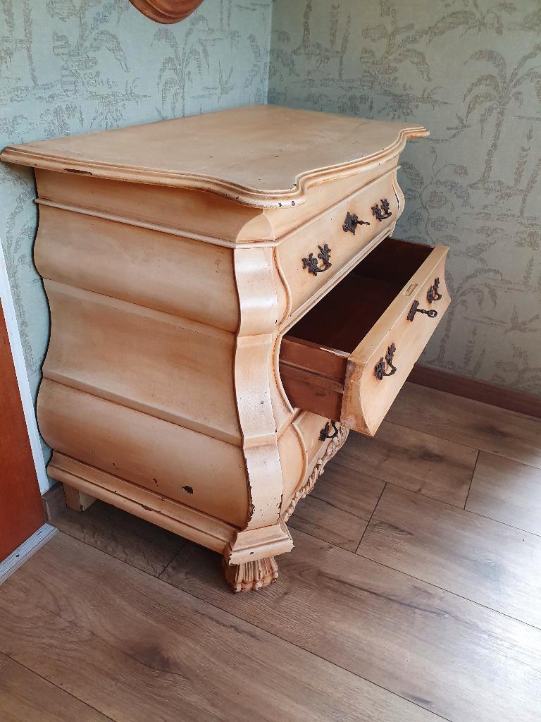 Groot brocant buikkastje, Ophalen