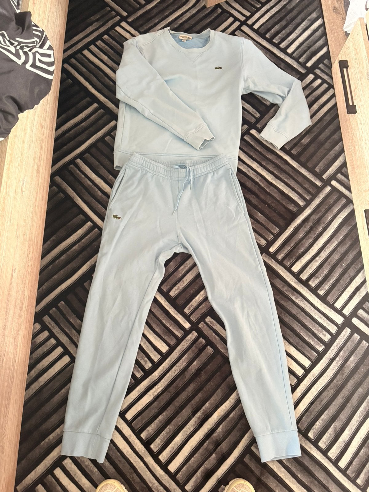 Ensemble Lacoste, Enlèvement, Comme neuf