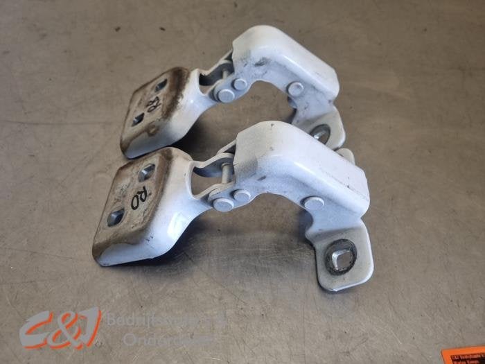 Charnière porte avant droite d'un Renault Master, Renault, -, 3 mois de garantie, Utilisé