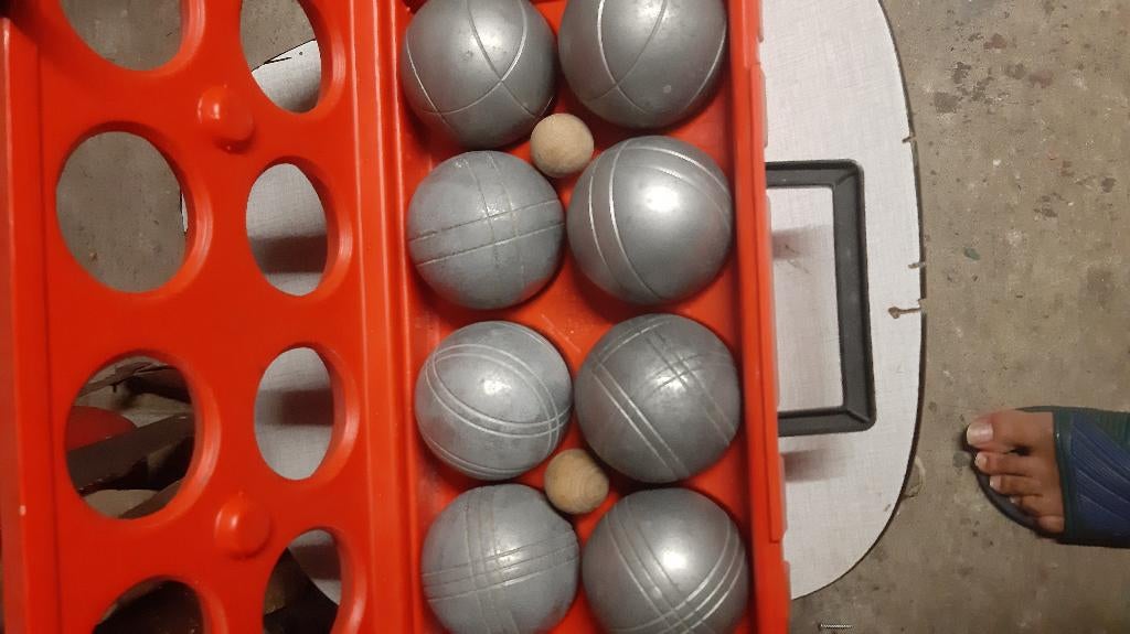 8 petanqueballen, Enlèvement, Utilisé