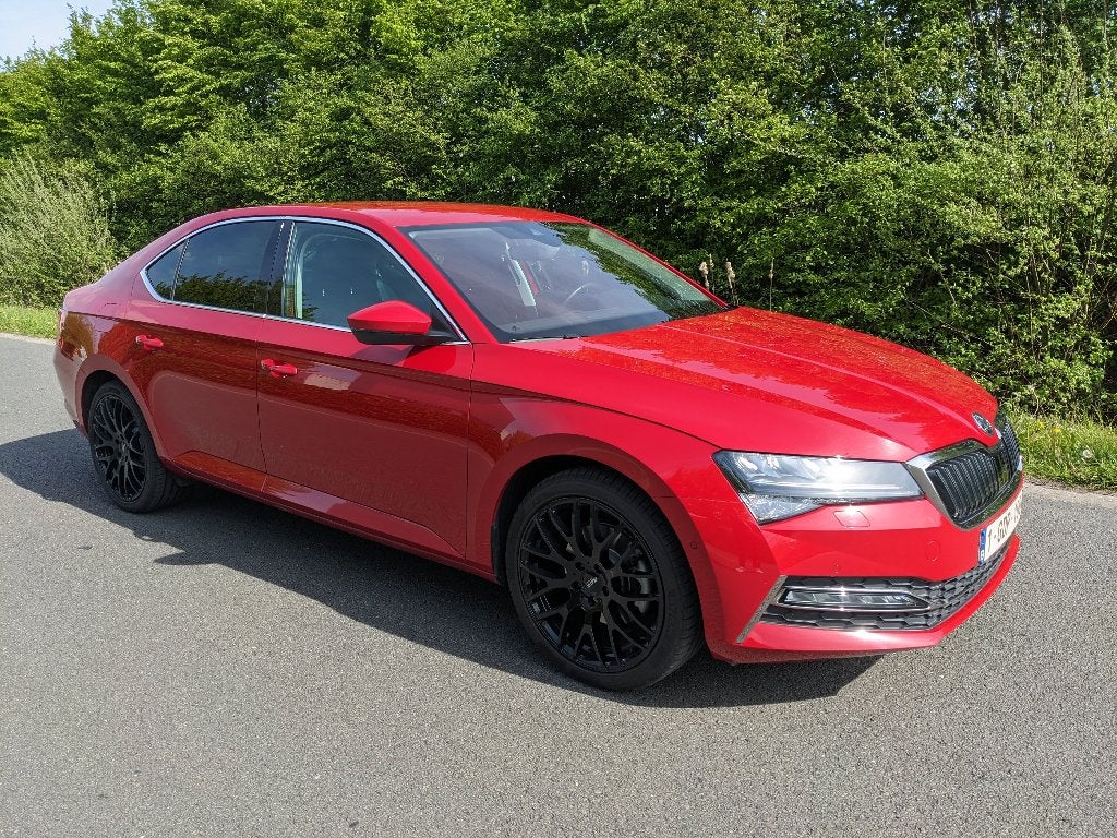 Superb IV Sedan PLUG-INN HYBRIDE Style, Auto's, Dealer onderhouden, Stof, 5 deurs, Superb