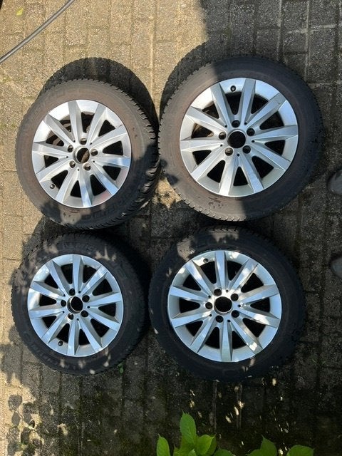 Velgen met winterbanden voor Mercedes B180, Ophalen, Gebruikt, Velg(en), 16 inch