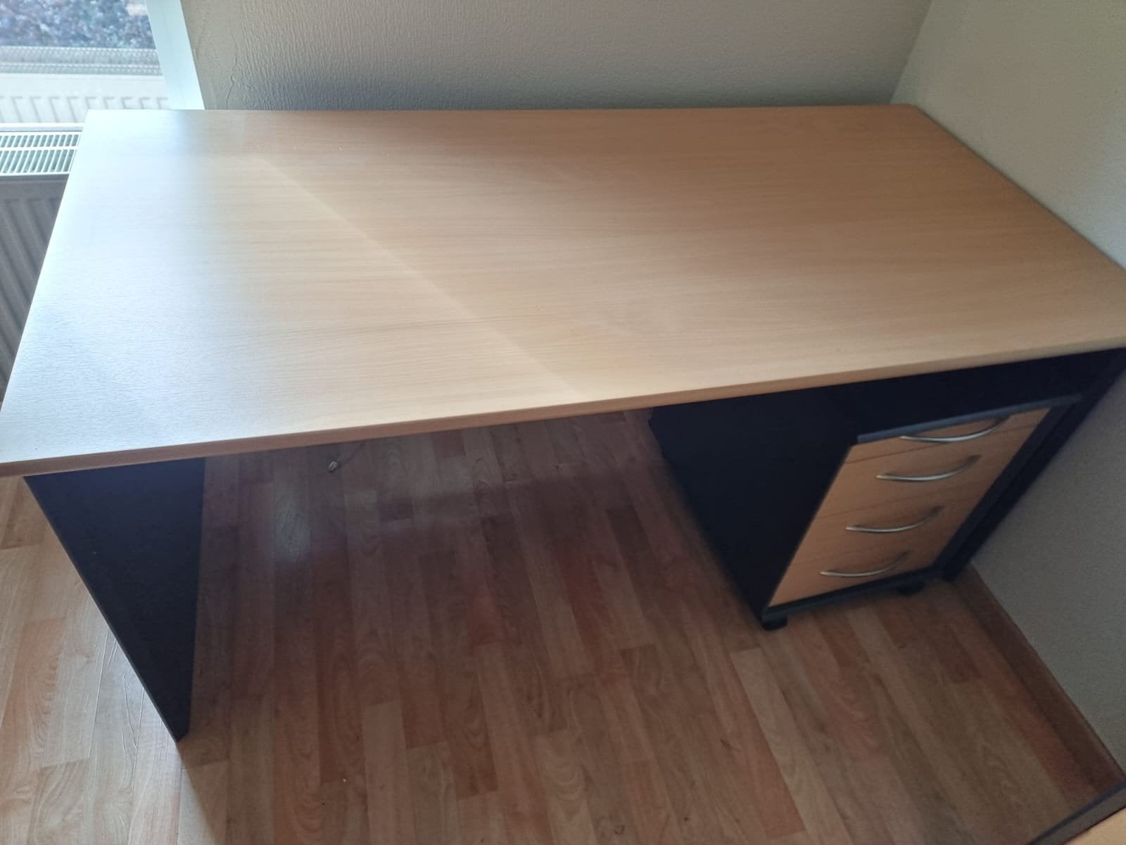 Bureau met kasten en lades, Ophalen