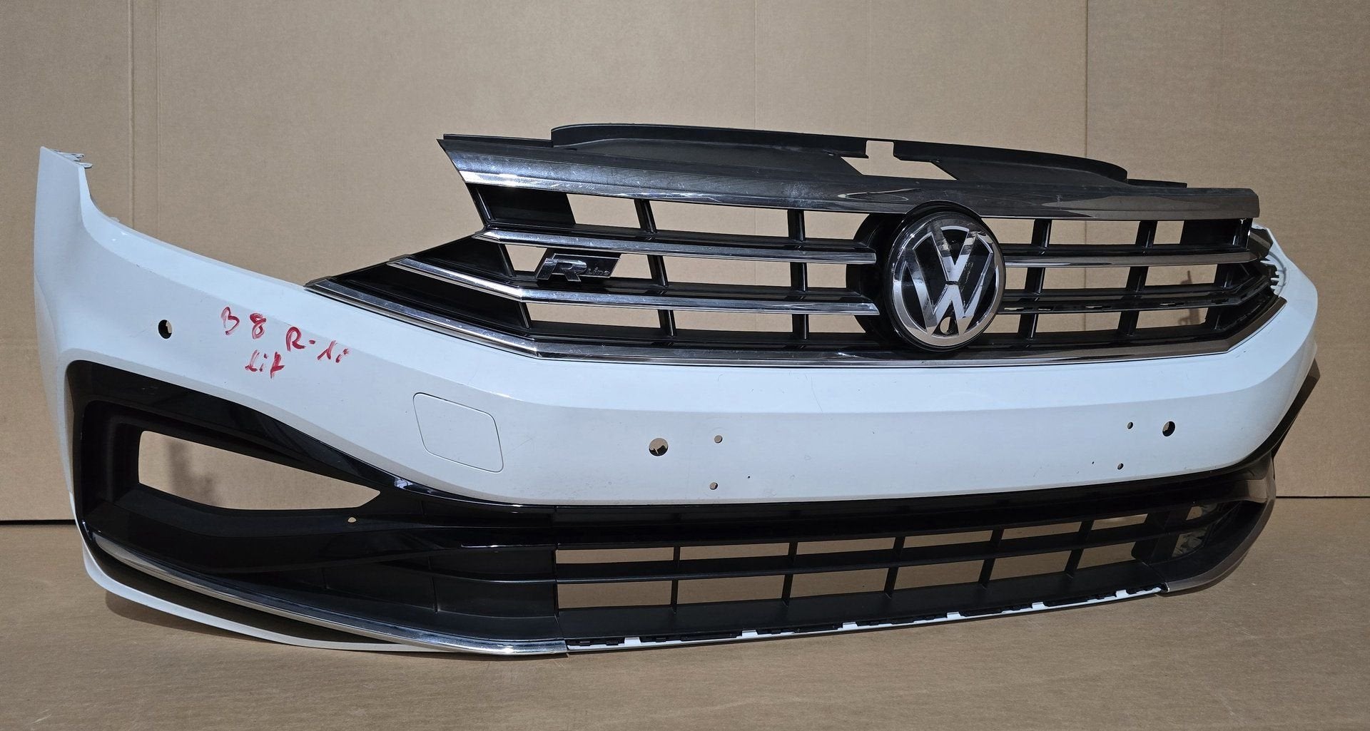 Voorbumper VW Passat B8 3G Facelift R-line 6xPDC 3G0807221G, Gebruikt, -, Voor, Ophalen of Verzenden