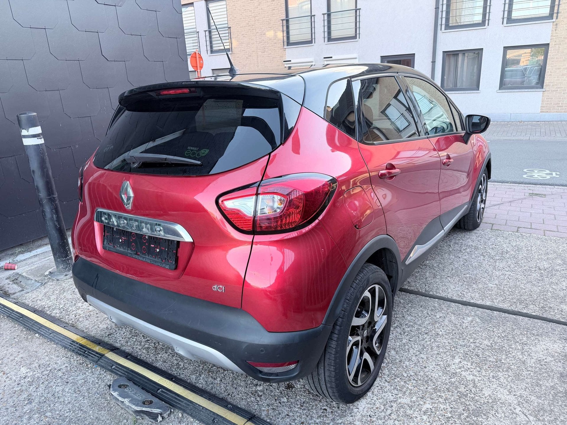 Renault Captur 1.5 DCI AUTOMAAT | NAVI | CRUISE | CAMERA, Autos, Rouge, Euro 5, Achat, 90 ch