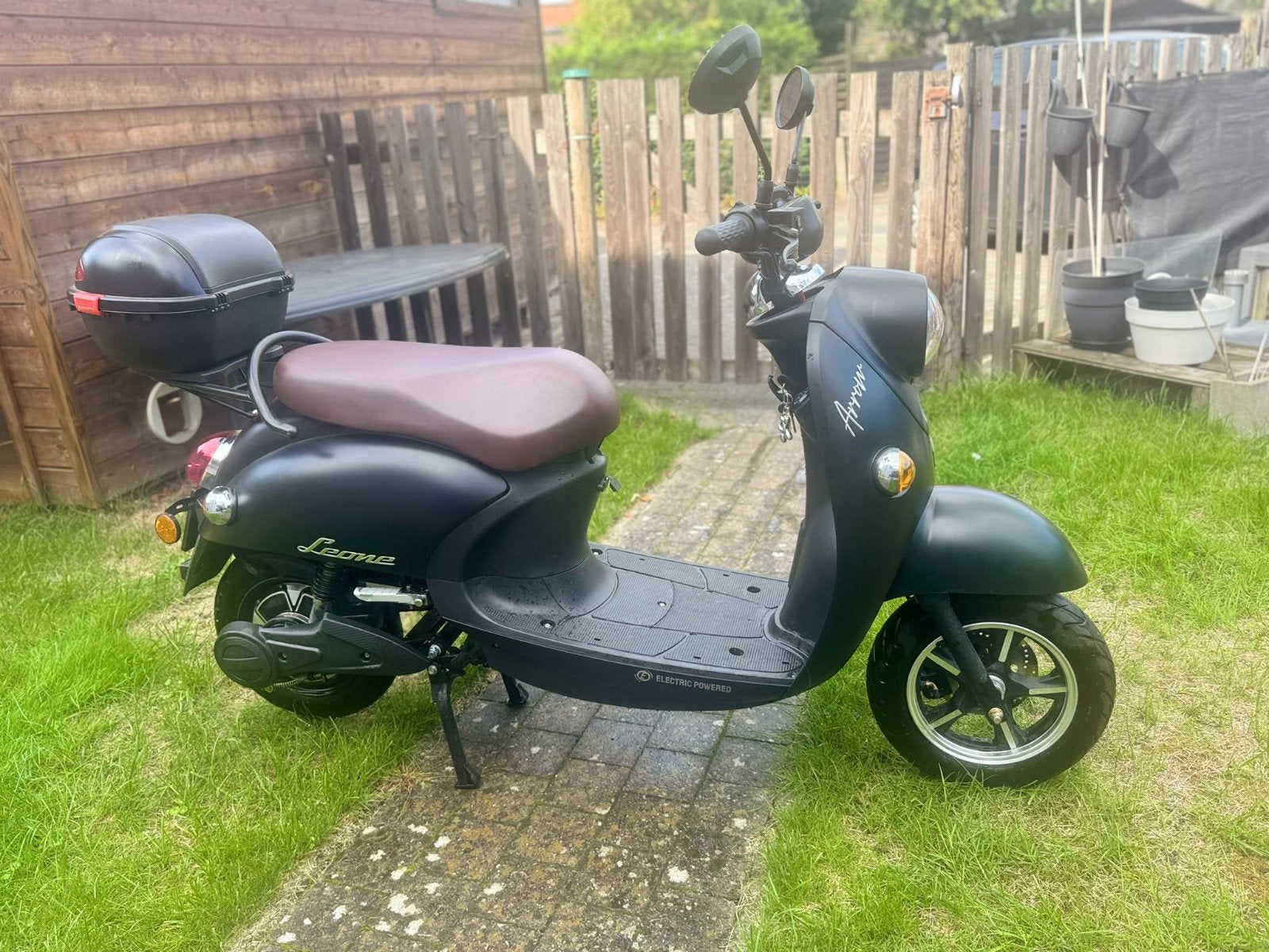 Haast nieuwe electrische scooter te koop
."Choaya Leone Ar, Ophalen