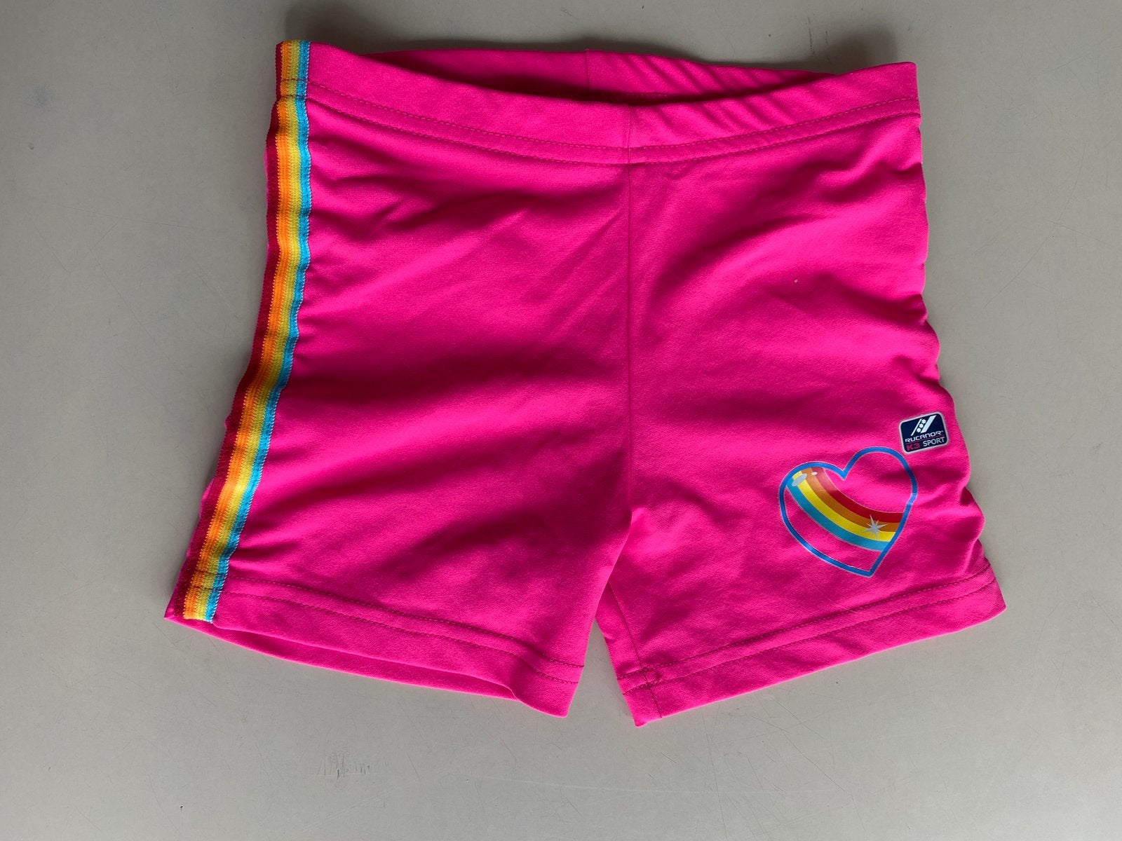 🍄 “ K3  “ . Sportshort / Turnshort ( Rucanor ) . Maat 140, Ophalen of Verzenden, Zo goed als nieuw