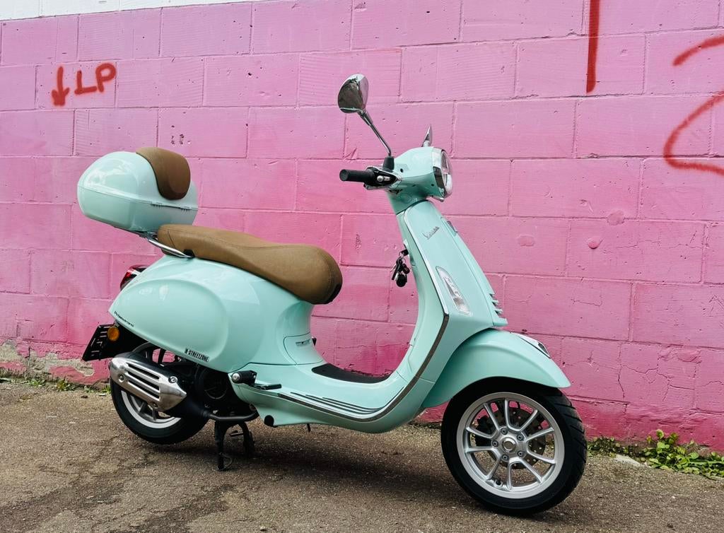 Vespa 125 Primavera Als nieuw! Slecht 2300km, Fietsen en Brommers, Scooters | Vespa, Ophalen, Zo goed als nieuw