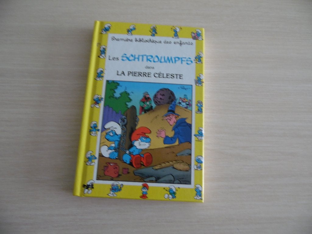 LES SCHTROUMPFS  DANS LA PIERRE CÉLESTE, Boeken, Peyo, Fictie algemeen, Ophalen of Verzenden, Zo goed als nieuw
