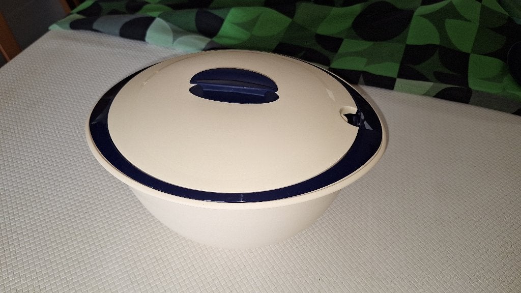 Tupperware iso duo serveer opdien po 4,3 liter blauw/écru, Ophalen of Verzenden, Zo goed als nieuw, Crème, Schaal