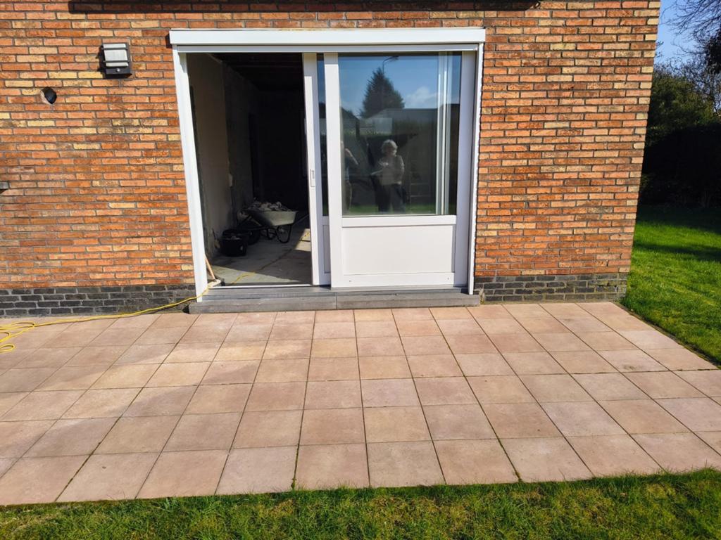Raam met electrisch opbouwscreen, Doe-het-zelf en Bouw, Raamkozijnen en Schuifdeuren, Kunststof, Ophalen