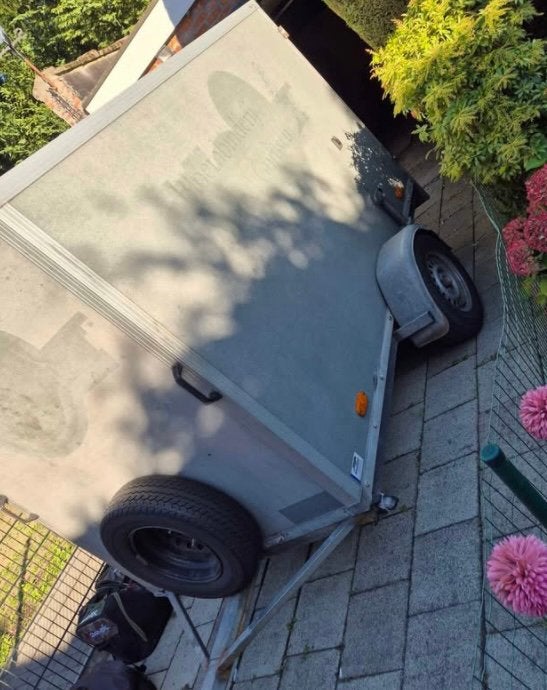 Aanhangwagen, Enlèvement, Utilisé