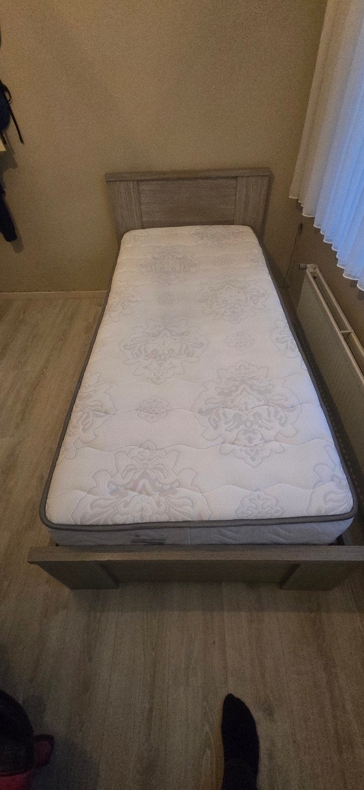 bed met matras, Ophalen, Matras