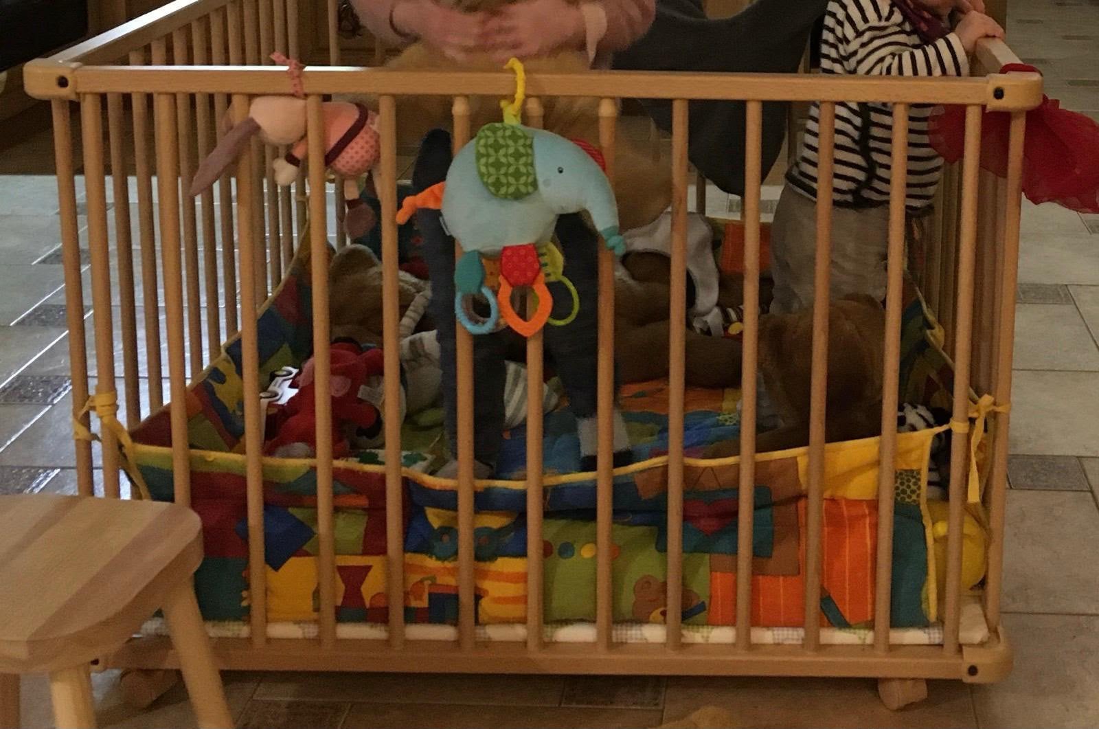 Parc pour bébé à vendre – 100  100 cm, Enfants & Bébés, Enlèvement, Utilisé, Carré, Roulettes
