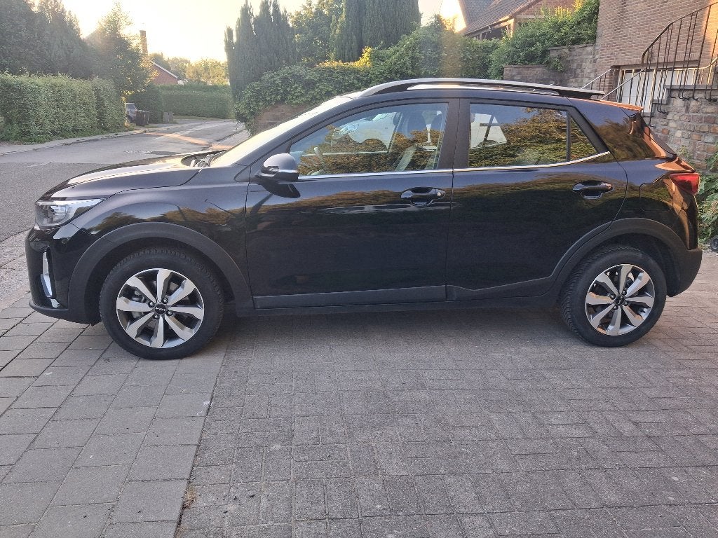 Kia Stonic 1,2i Pulse, Voorwielaandrijving, Stof, 4 cilinders, Zwart