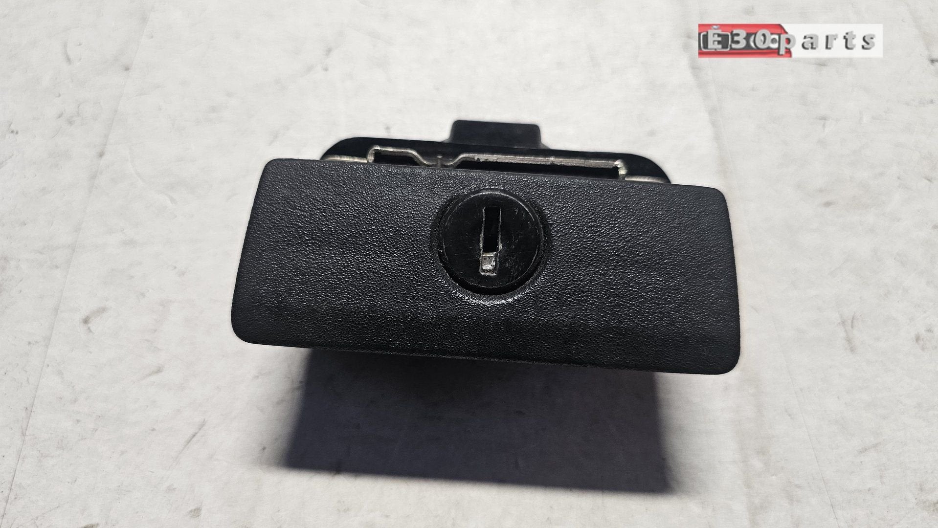 Dashboard kastje slot mechaniek greep BMW 3 serie E30  51161, Auto-onderdelen, Gebruikt, -, Ophalen of Verzenden, -