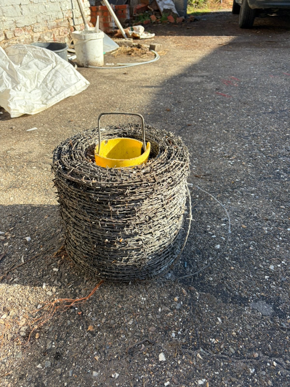 Prikkeldraad - rol, Tuin en Terras, Ophalen, Zo goed als nieuw, Prikkeldraad