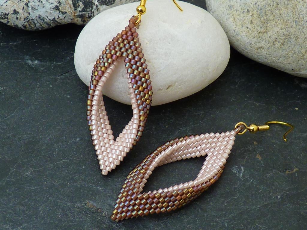 Oorbellen - Delicate Miyuki Beads, Handtassen en Accessoires, Oorbellen, Hangers, Bruin, Nieuw, Ophalen of Verzenden