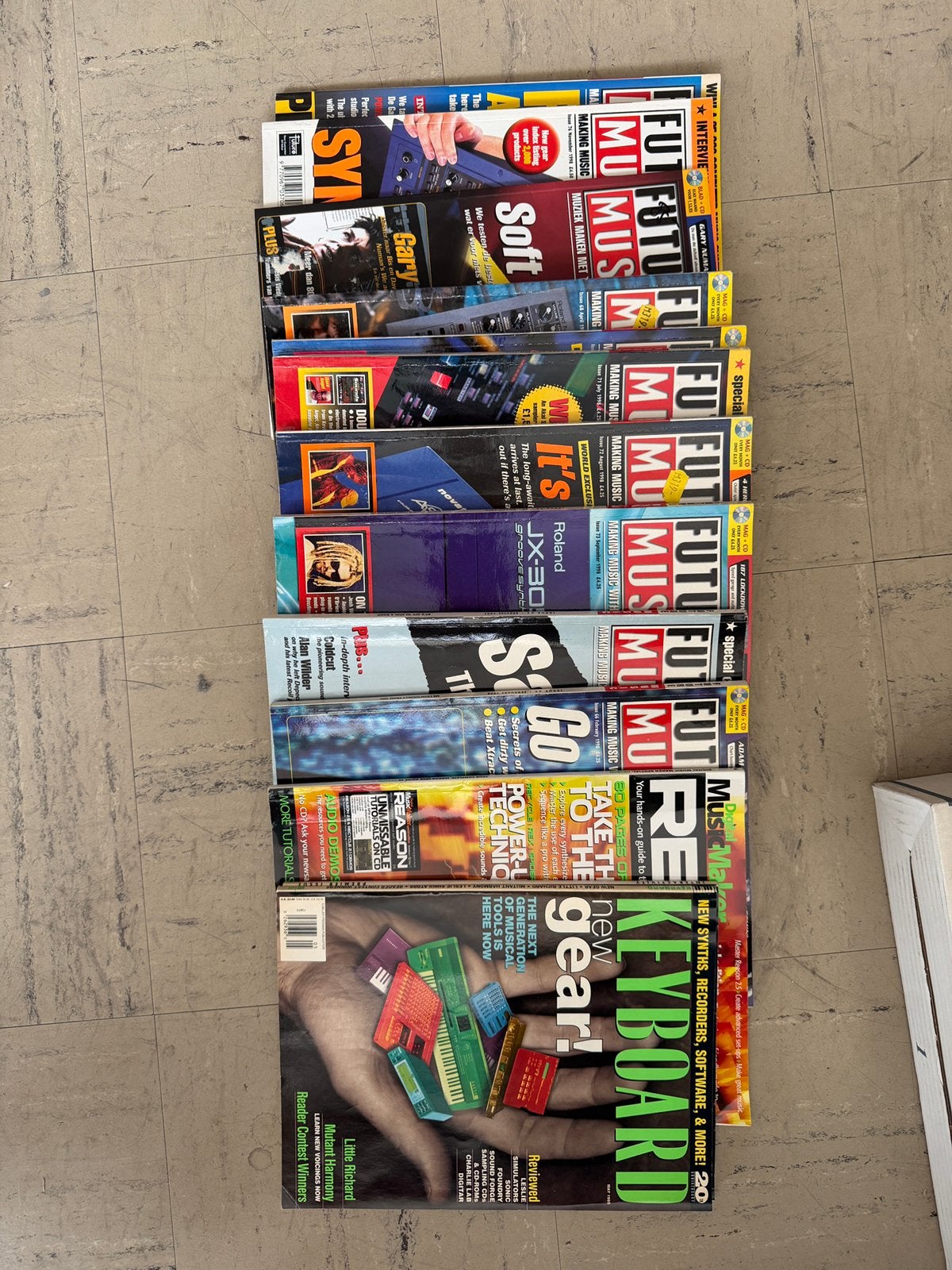 Huge collection of vintage synthesizer & guitar magazines, Enlèvement