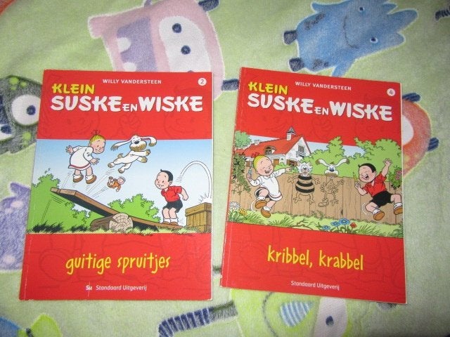 2x Strip : Klein Suske & Wiske : Guitige Spruitjes + Kribbel, Meerdere stripboeken, Ophalen of Verzenden, Gelezen, Willy Vandersteen