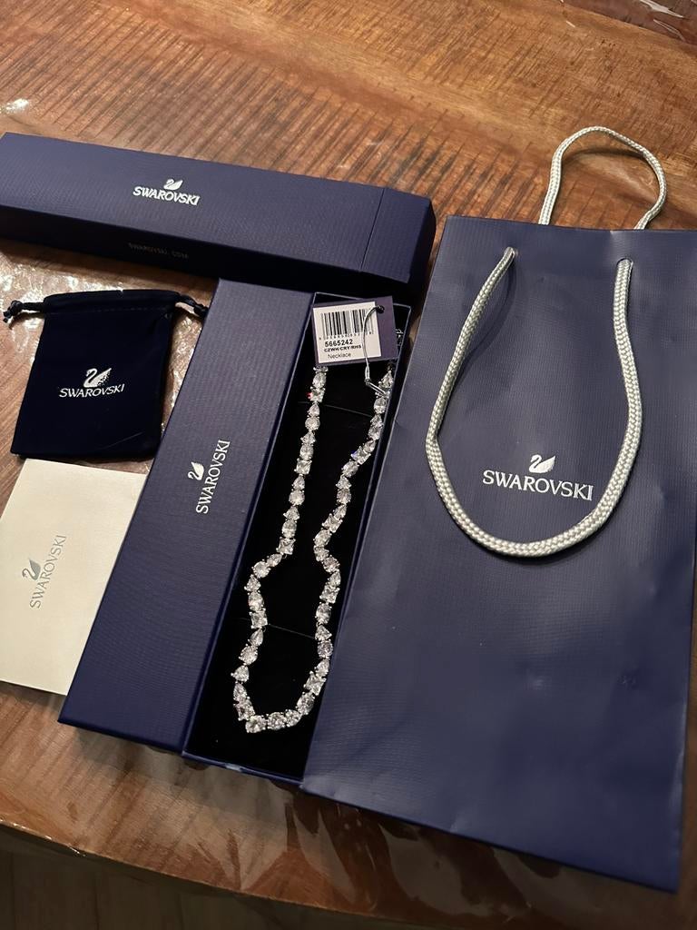 Swarovski Mesmera ketting wit, verschillende slijpvormen, Handtassen en Accessoires, Kettingen, Wit, Met hanger, Ophalen of Verzenden