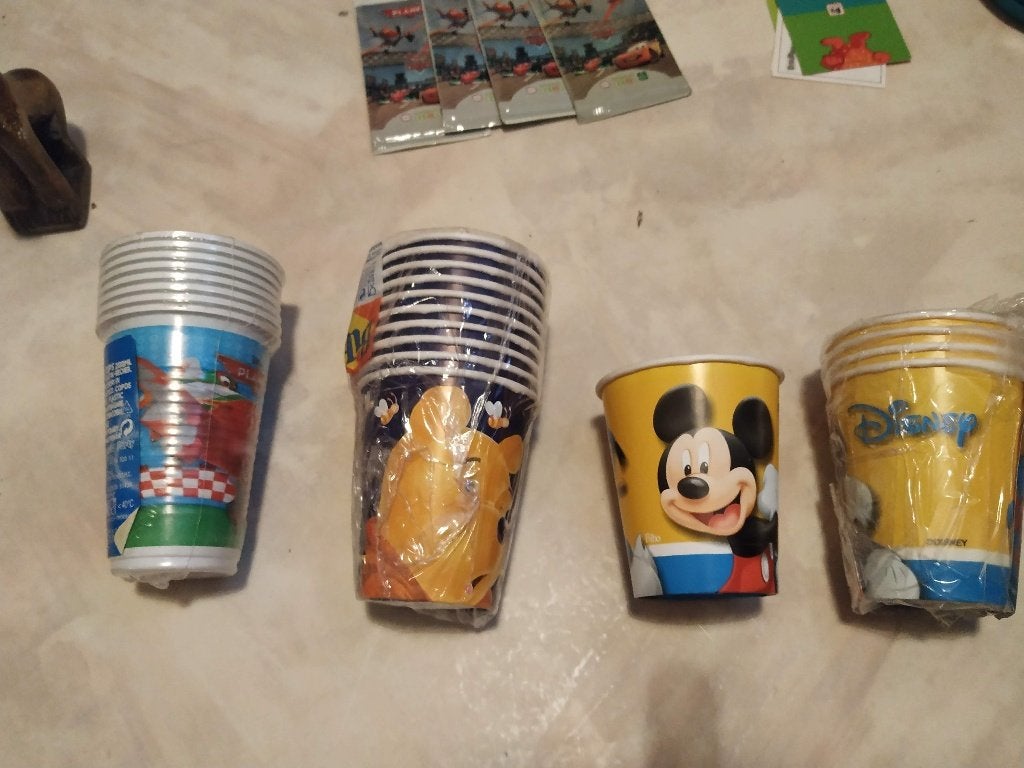 kartonnen bekertjes van disney nieuw, ook borden enz, Ophalen of Verzenden
