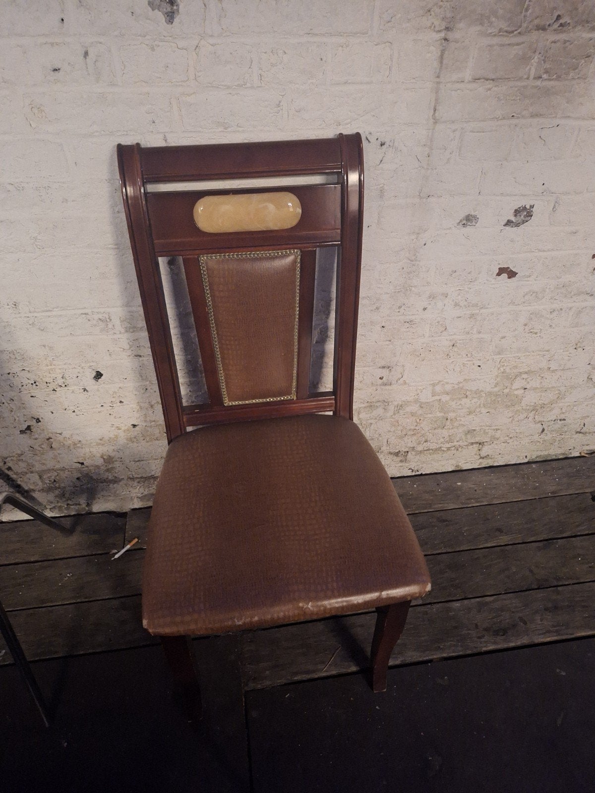 chaises est table de restaurant a donner
