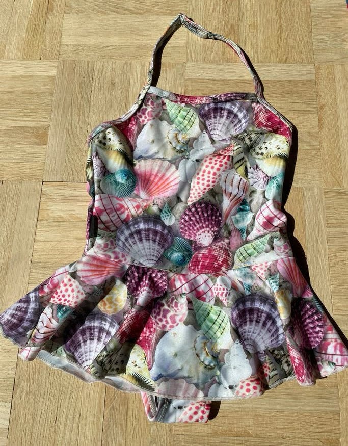 Schitterend NIEUW Molo UPF 40+ zwempak maat 86/92, Kinderen en Baby's, Kinderkleding | Kinder-zwemkleding, Ophalen, Nieuw, Meisje