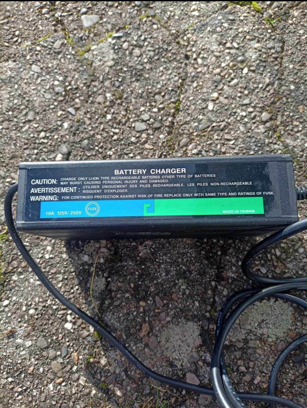 Chargeur pour batterie de velo Li-Ion, Vélos & Vélomoteurs, Comme neuf