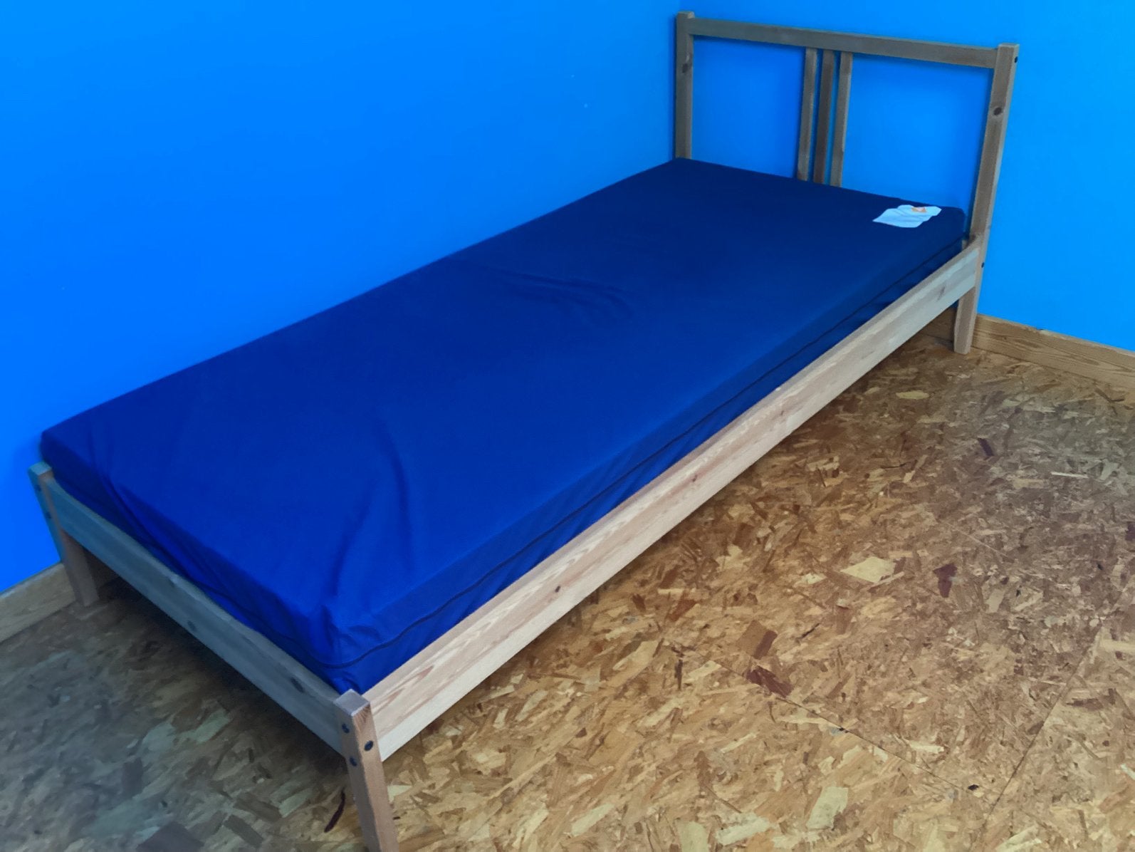 1-persoonsbed green met waterdichte matras, Huis en Inrichting, Ophalen, Zo goed als nieuw, 200 cm, 90 cm