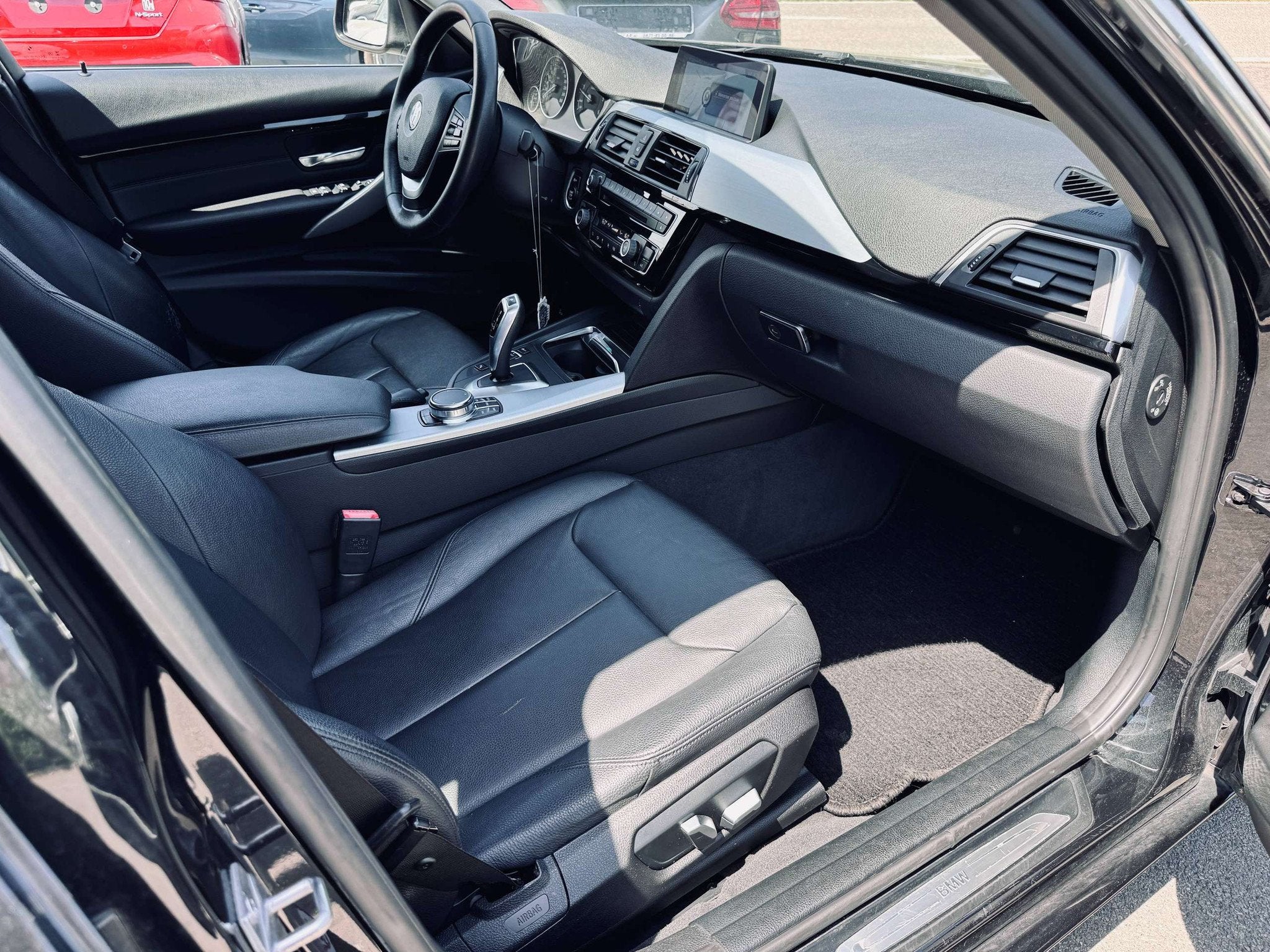 BMW 3 Serie 318 Touring 318 d automatique, Luxury, Garantie, Auto's, BMW, Automaat, Achterwielaandrijving, 4 cilinders, Zwart