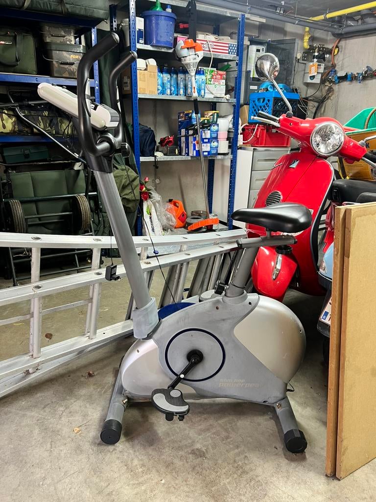 Hometrainer te koop!, Sport en Fitness, Fitnessmaterialen, Ophalen, Zo goed als nieuw