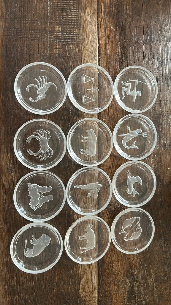 12 glazen onderzetters sterrenbeelden (gratis), Maison & Meubles, Accessoires pour la Maison | Sous-verres & Sous-plats, Enlèvement