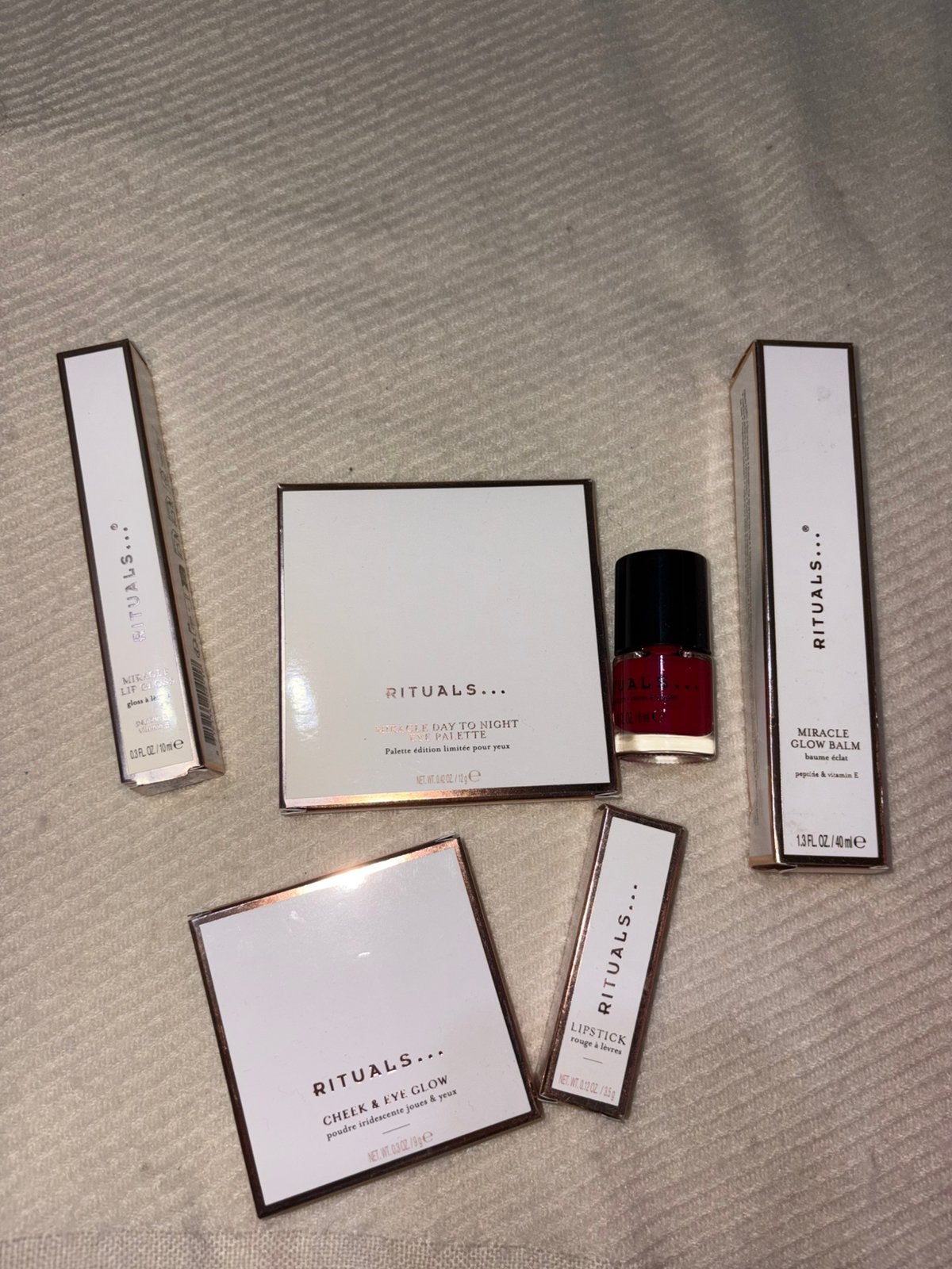 Maquillage rituel, Envoi, Comme neuf, Rouge