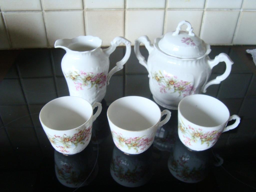 Deel van een porseleinen koffieservies., Antiek en Kunst, Ophalen