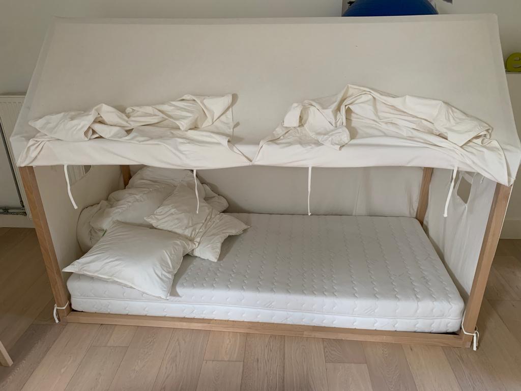 bed frame huis Childhood (incl cover, lattenbodem & matras), Huis en Inrichting, Ophalen, 90 cm, Eenpersoons, Bruin