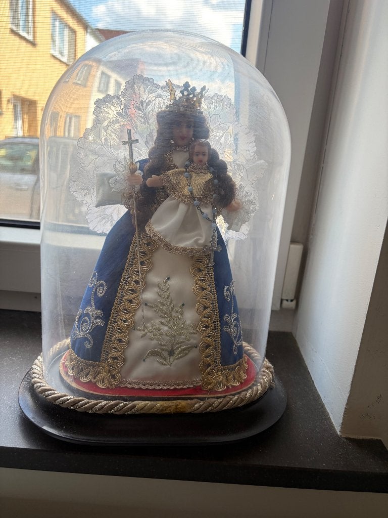 Mariabeeld met glazen stolp, Enlèvement