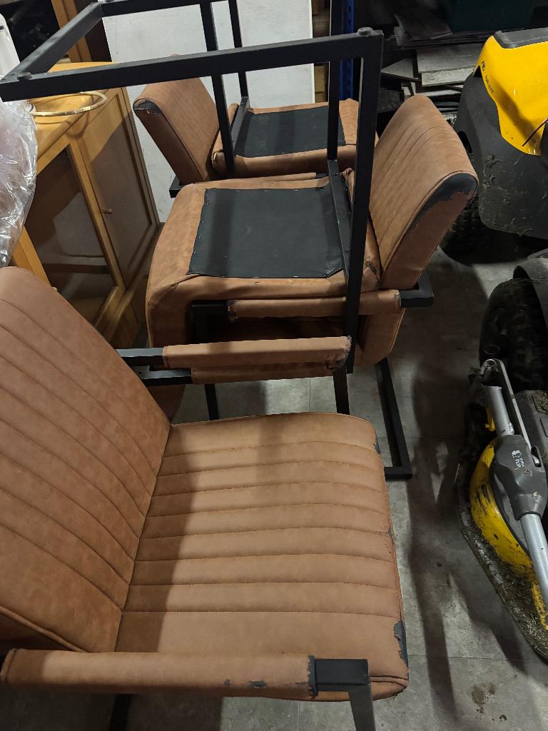 6 stoelen zwart metalen onderstel en cognac-kleur bekleding, Ophalen, Gebruikt, Bruin, Vintage