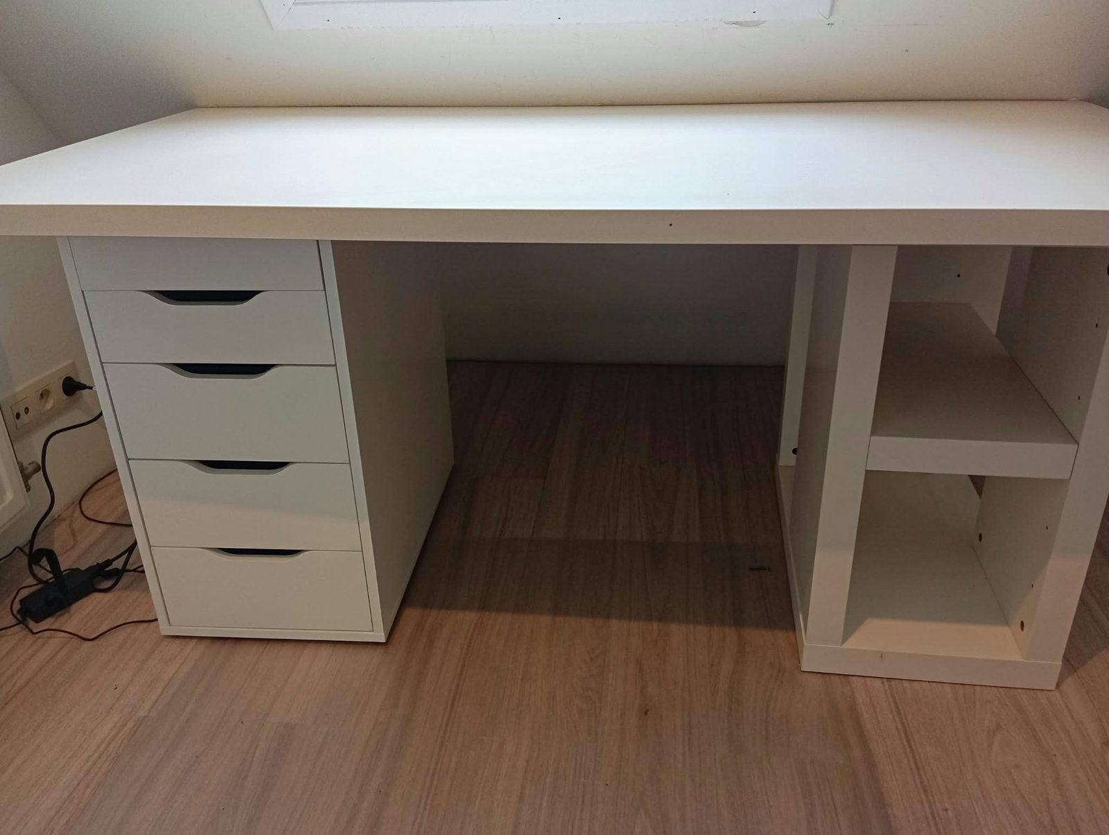 IKEA wit bureau met opbergruimte - 150 x 75 cm, Ophalen, Zo goed als nieuw, IKEA, Wit