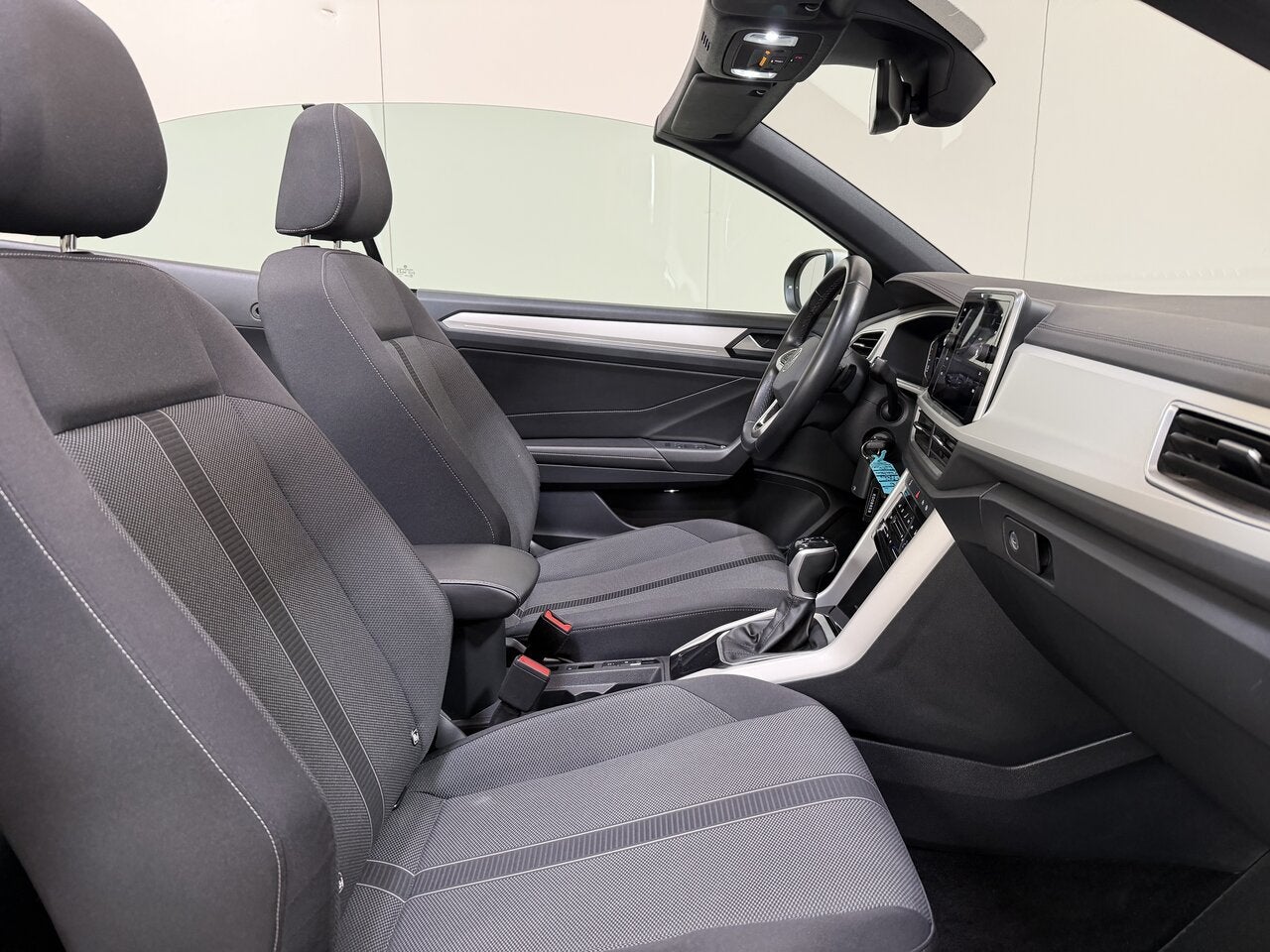Volkswagen T-Roc Cabrio 1.5 Benzine Autom. - Apple CarPlay, 4 zetels, 1498 cc, Euro 6, 4 cilinders