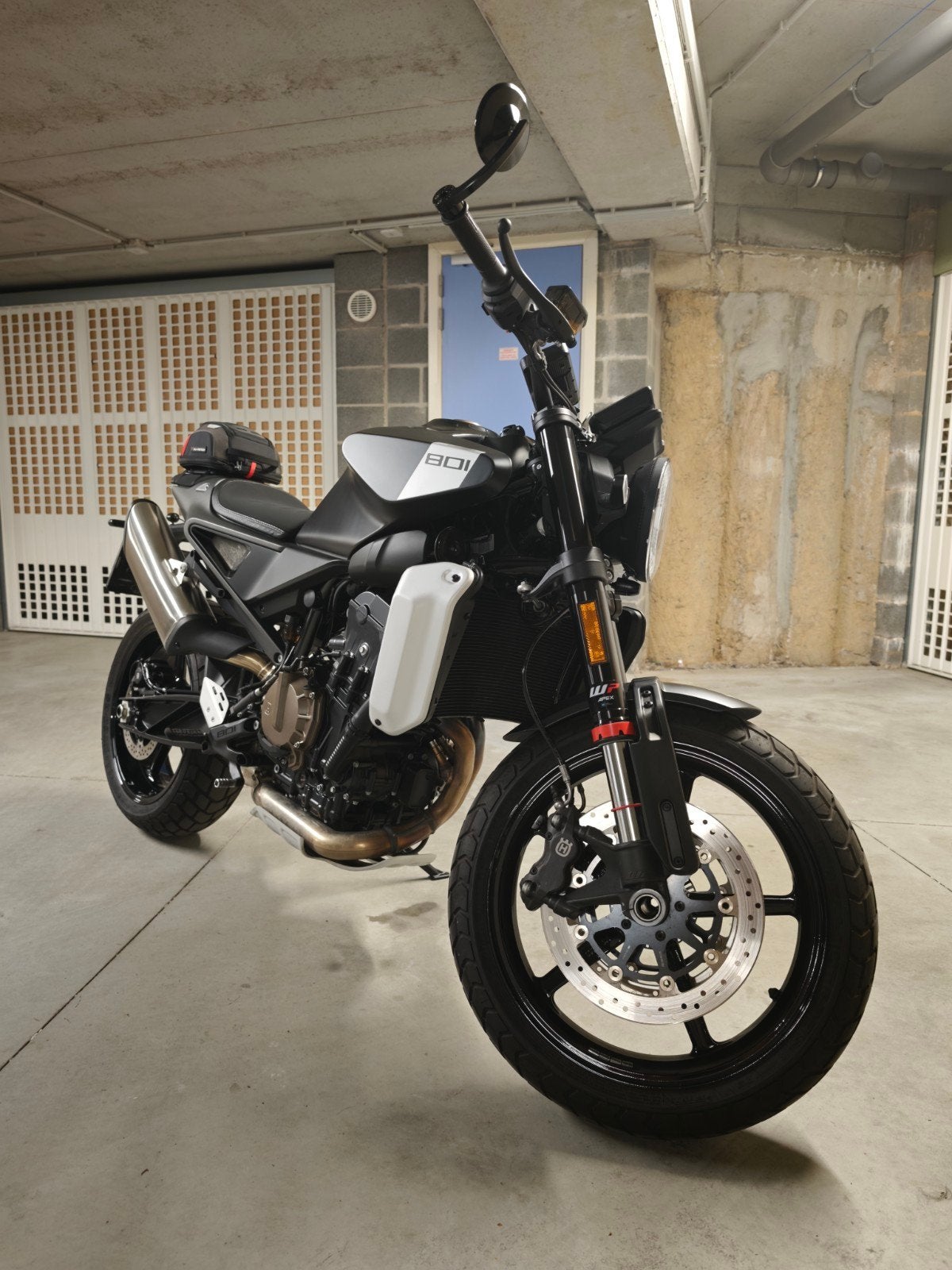 Husqvarna zwarte pil 801, Motoren, Particulier