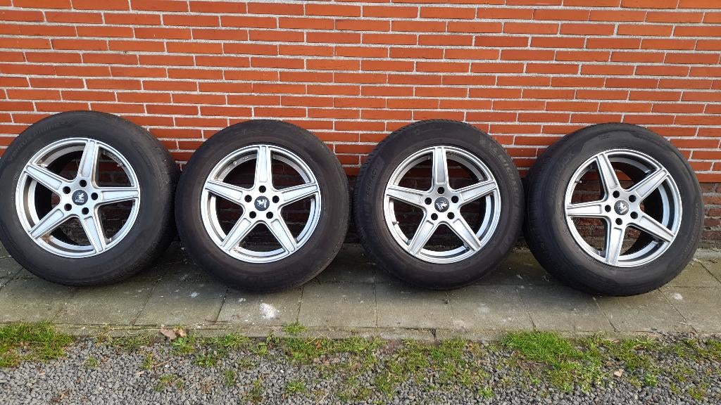 Jantes Nissan Q avec 2 Michelin et 2 Hankook (215/65R17), Pneus et Jantes, 215 mm, Véhicule de tourisme, Pneus été