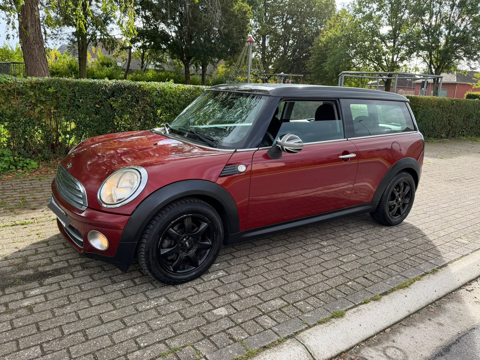 MINI Cooper D Mini Clubman 1.6D Cooper, Autos, Rouge, https://public.car-pass.be/vhr/77aad6f9-4464-4bf0-87d3-d6d392e3c2f0, Achat