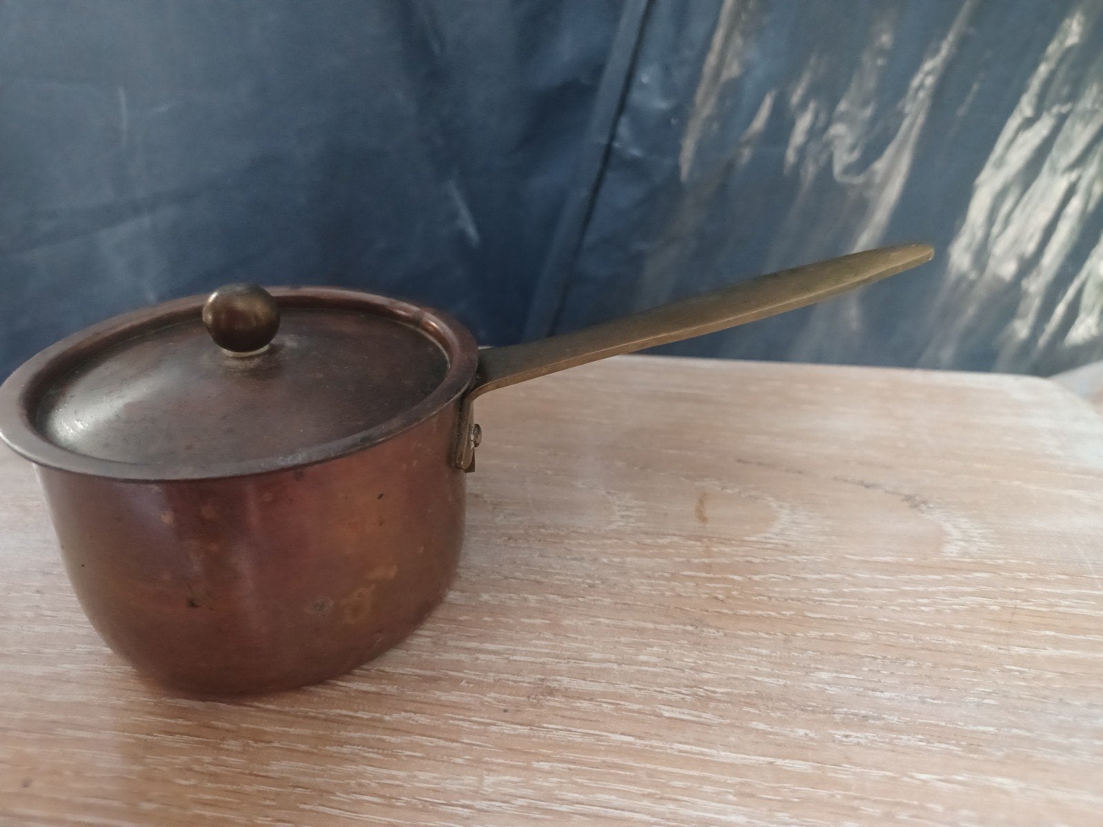 Klein koperen kookpotje met steel., Antiek en Kunst, Ophalen of Verzenden